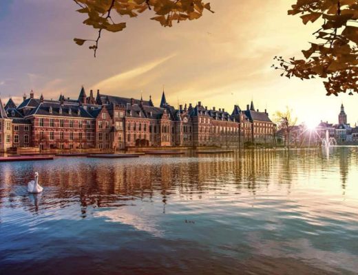 Essentiële Tips voor je Bezoek aan Den Haag: Vervoer, Bezienswaardigheden en Eten