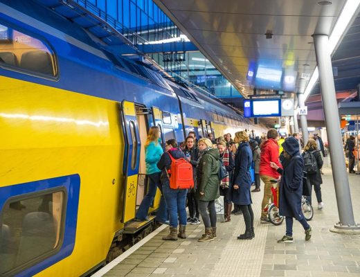 Praktische Tips voor Reizen in Eindhoven: Vervoer, Eten en Veiligheid